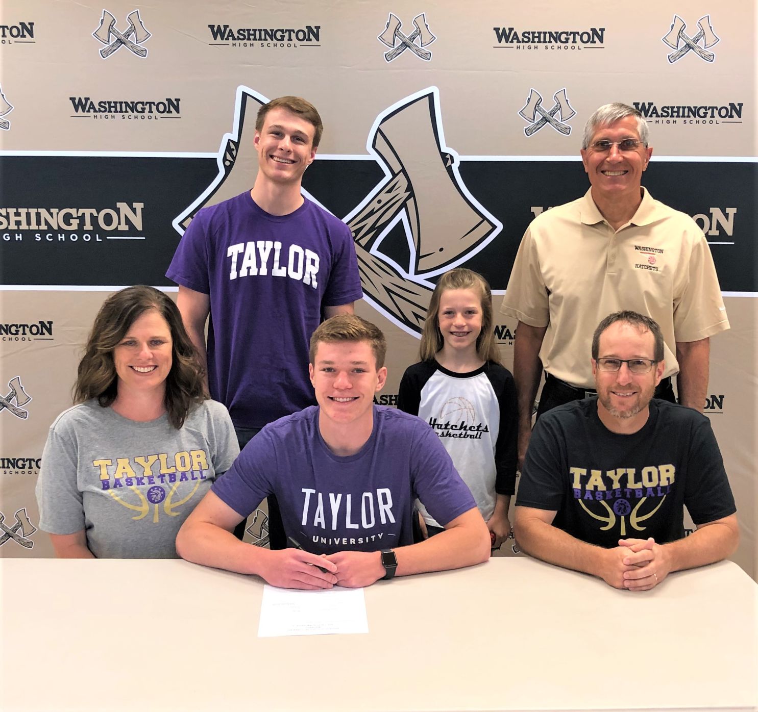 Niehaus signs at Taylor